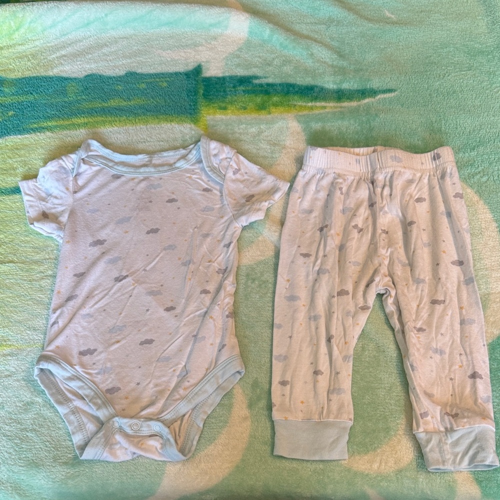 Petite Olive Cloud Print Baby Matching Set - Size 3-6 months